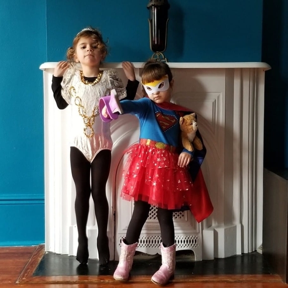 Meet your Posher, Ariana - Picture 1 of 1